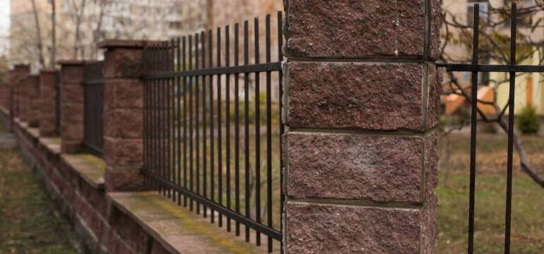 Palisady granitowe – bezpieczeństwo i estetyka w jednym