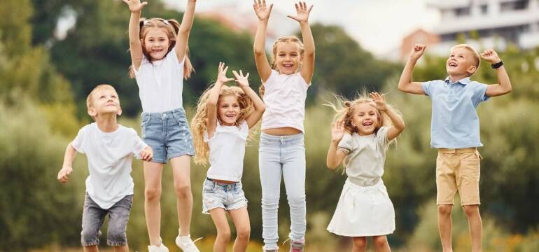 Aktywność na świeżym powietrzu w przedszkolu Stokrotka