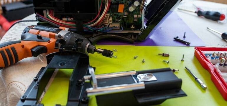 Naprawa wag i ich legalizacja – Bojan Bogdan Janik