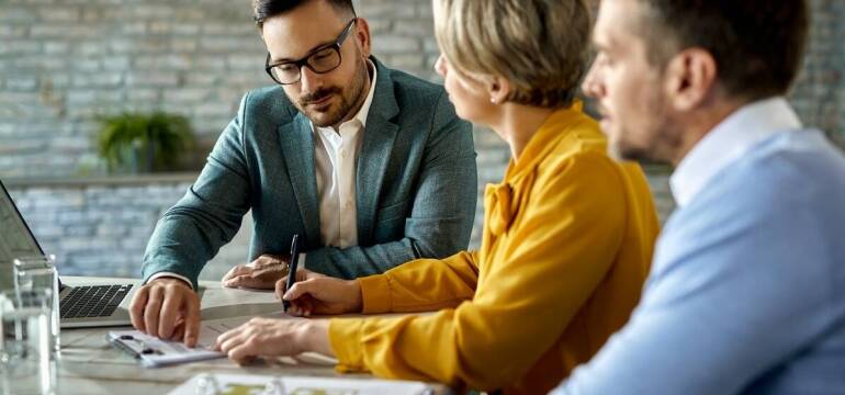 Budowanie relacji z klientami w ubezpieczeniach