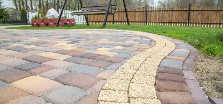 Kostka kamienna w aranżacji ogrodów i tarasów