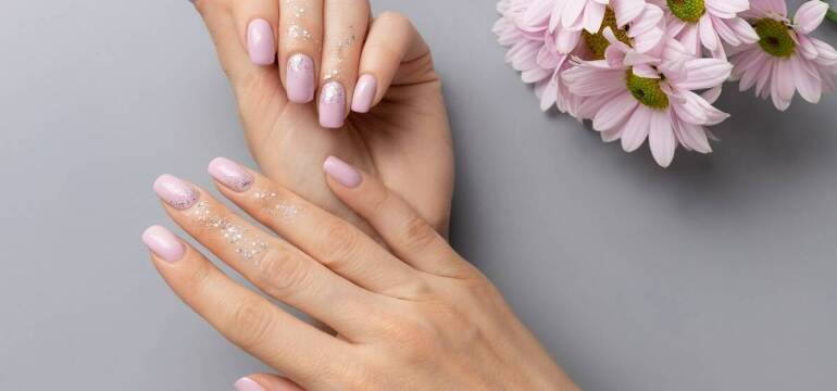 Nowoczesne zdobienia paznokci – trendy i inspiracje