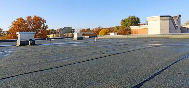 Membrany EPDM – nowoczesna hydroizolacja dachów płaskich