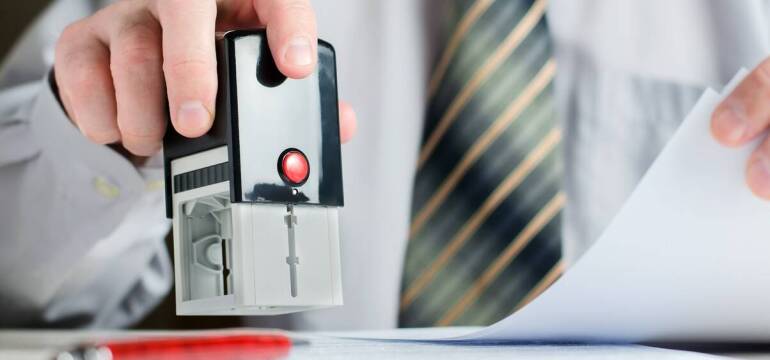 Różnice między tłumaczeniem przysięgłym a zwykłym