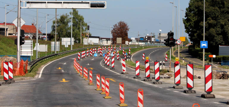 Tymczasowe oznakowanie dróg — informator dla kierowców i pieszych