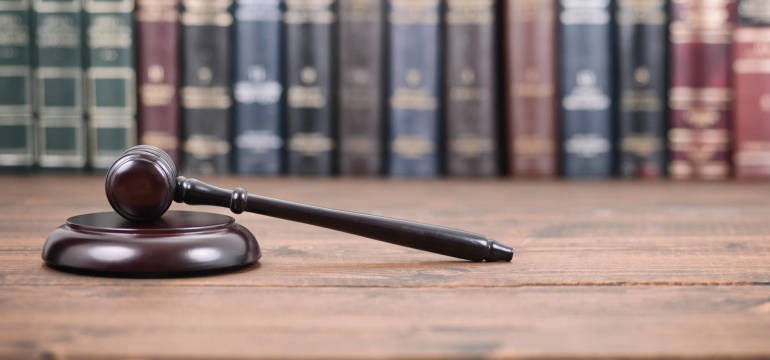 Jak wybrać dobrego radcę prawnego?