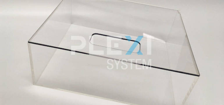 Wyposażenie sklepów wykonane z pleksi