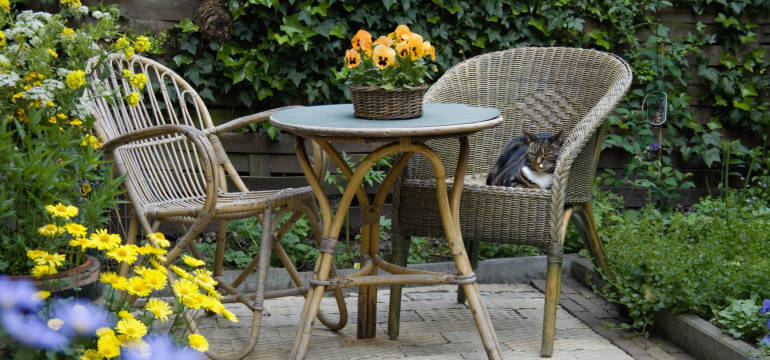 Какую садовую мебель выбрать?