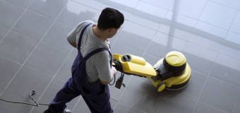 Warto zatrudnić firmę sprzątającą.