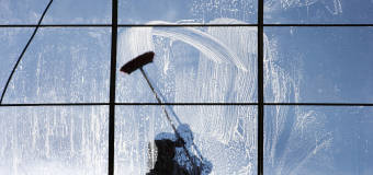 Co powinno obejmować sprzątanie obiektów przemysłowych?