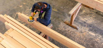 Drewno przy budowie domu – modny, ekologiczny i estetyczny materiał