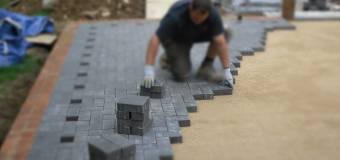 Jak położyć kostkę brukową?