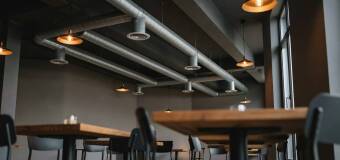 Jak przeznaczenie lokalu zmienia projekt klimatyzacji w restauracji i biurze