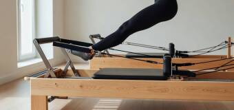 Pierwsze zajęcia na reformerze w kameralnej grupie — jak wejść w trening bez pośpiechu