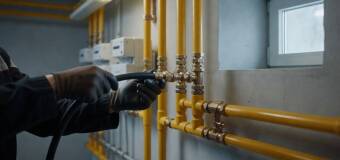 Jak wspólnota może zaplanować doszczelnianie instalacji gazowej bez rozkuwania pionów