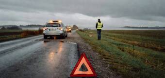 Co zrobić po awarii auta na drogach powiatu złotowskiego, zanim dotrze pomoc