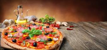 Co decyduje o tym, że tradycyjna pizza po dowozie nadal smakuje dobrze