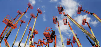 Wynajem podnośników koszowych oraz dźwigów