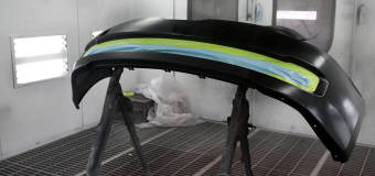 Skuteczna naprawa zderzaka po wypadku w warsztacie Kris-Cars