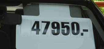 Akcesoria do umieszczania ceny niezbędne w każdym komisie samochodowym oferowane przez firmę autoDIGITAL.pl