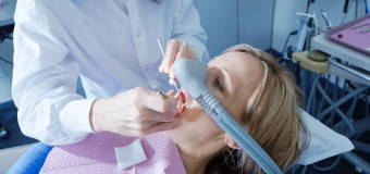 Stomatologia estetyczna. Dlaczego warto zainteresować się implantami?