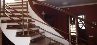 POLMACH – ceniony producent drewnianych schodów