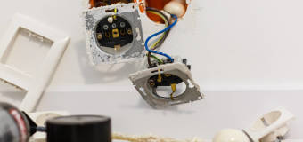 Bezpieczeństwo instalacji elektrycznej w domu dzięki profesjonalnym usługom montażu przez firmę Pc Elektro Piotr Caputa!