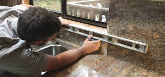 Zakład Kamieniarski-Nagrobki, Pomniki, Blaty, Parapety wykonuje blaty kuchenne z kamienia