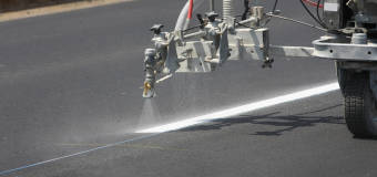 Co warto wiedzieć o znakach poziomych cienko i grubowarstwowych?