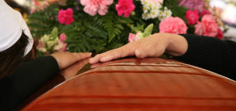 Organizacja ceremonii pogrzebowej – najważniejsze informacje