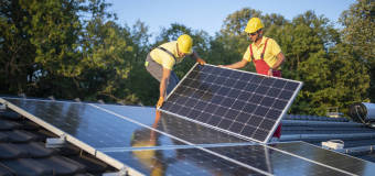 Jak zmniejszyć rachunki za prąd, wykorzystując promienie słońca? Sprawdź ofertę firmy Ozeland