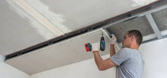 Dlaczego zdecydować się na sufit podwieszany firmy SĄSIEDZI.PL?