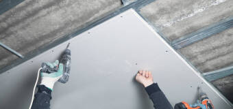 Montaż sufitów podwieszanych z firmą Crystal