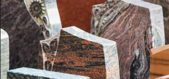 3 zalety nagrobków granitowych według kamieniarzy z zakładu NAGROBKI MUSIAŁ