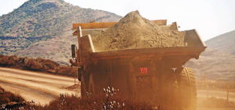 Na czym polega transport walkingfloor oferowany przez firmę EKO-DAR Dariusza Giery w Starym Jankowie?