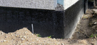 Jak przeprowadzić hydroizolację fundamentów w starym domu? - Artbet