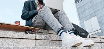 Jak nosić męskie sneakersy ze sklepu Genicco?