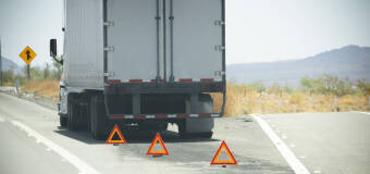  Awaria samochodu ciężarowego na drodze – co zrobić w takiej sytuacji?