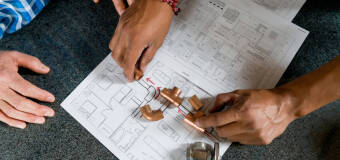 Sprawne zakładanie kabin i montaż brodzika z firmą Łukasza Ulichnowskiego