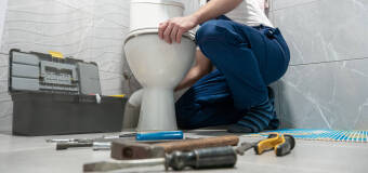 Kiedy zatkana toaleta jest problemem? Podpowiadają specjaliści z Hydro-Fach