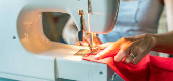 Przeróbki krawieckie – idealne dopasowanie odzieży do sylwetki – poznaj ofertę Pracowni Krawieckiej Pasja!