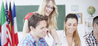 Kursy językowe indywidualne czy grupowe? Wybierz lekcje z oferty Axon System