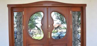 O zaletach drzwi z litego drewna opowiadają stolarze STOLARNI GLAMOWSCY  