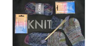 Wełniane skarpety robione na drutach. Poznaj ich największe zalety!