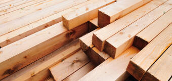 Co warto wiedzieć o drewnie budowlanym ze Składu Tarcicy Bielany Przemysława Górowicza?