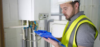 Jakie usługi w ramach rocznych przeglądów technicznych budynków mieszkalnych realizuje firma ML Invest?