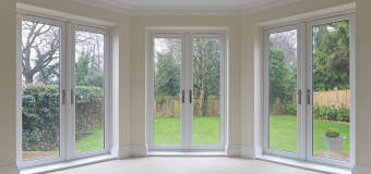 Jakie są zalety przeszklonego tarasu i ogrodu zimowego? Odpowiada ekspert z Zakładu Konstrukcji Aluminiowych Alu-Kon