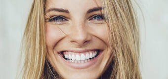Czy da się wybielić martwe zęby? Wyjaśnia specjalista z kliniki Stomatologia Wodecki 
