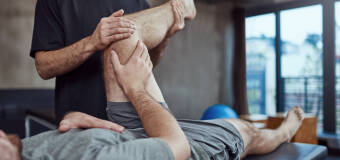 Z jakimi dolegliwościami warto zgłosić się do fizjoterapeuty Marcina Gab z Redy?