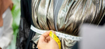 Szycie na wymiar w pracowni krawieckiej Styl, czyli idealnie dopasowana sukienka na specjalną okazję!  